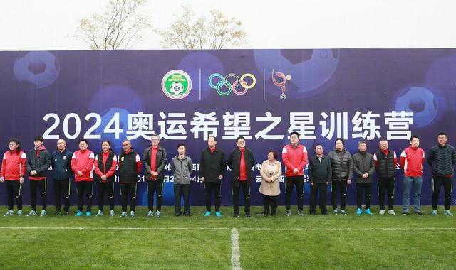 世体：皇马球场改建的停车场项目遭投诉 7547位居民联名抗议据西班牙媒体《世界体育报》报道，与皇马球场改建工作并行的停车场收到投诉。